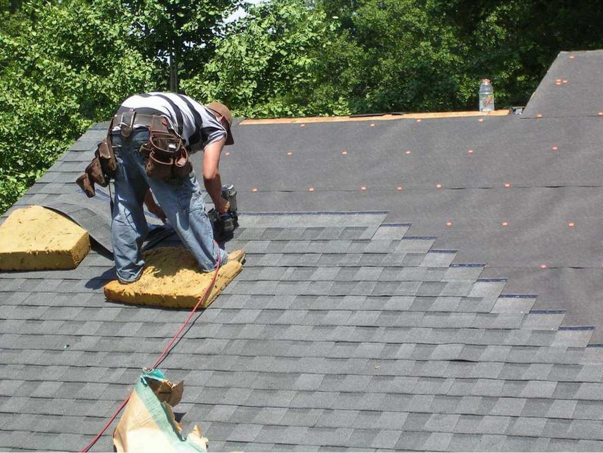 Experienced Virginia Beach and Chesapeake Roofers Installing GAF Architectural Shingles